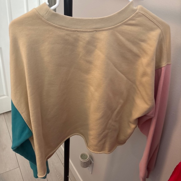 Cropped Colorblock Sweatshirt - Picture 2 of 2